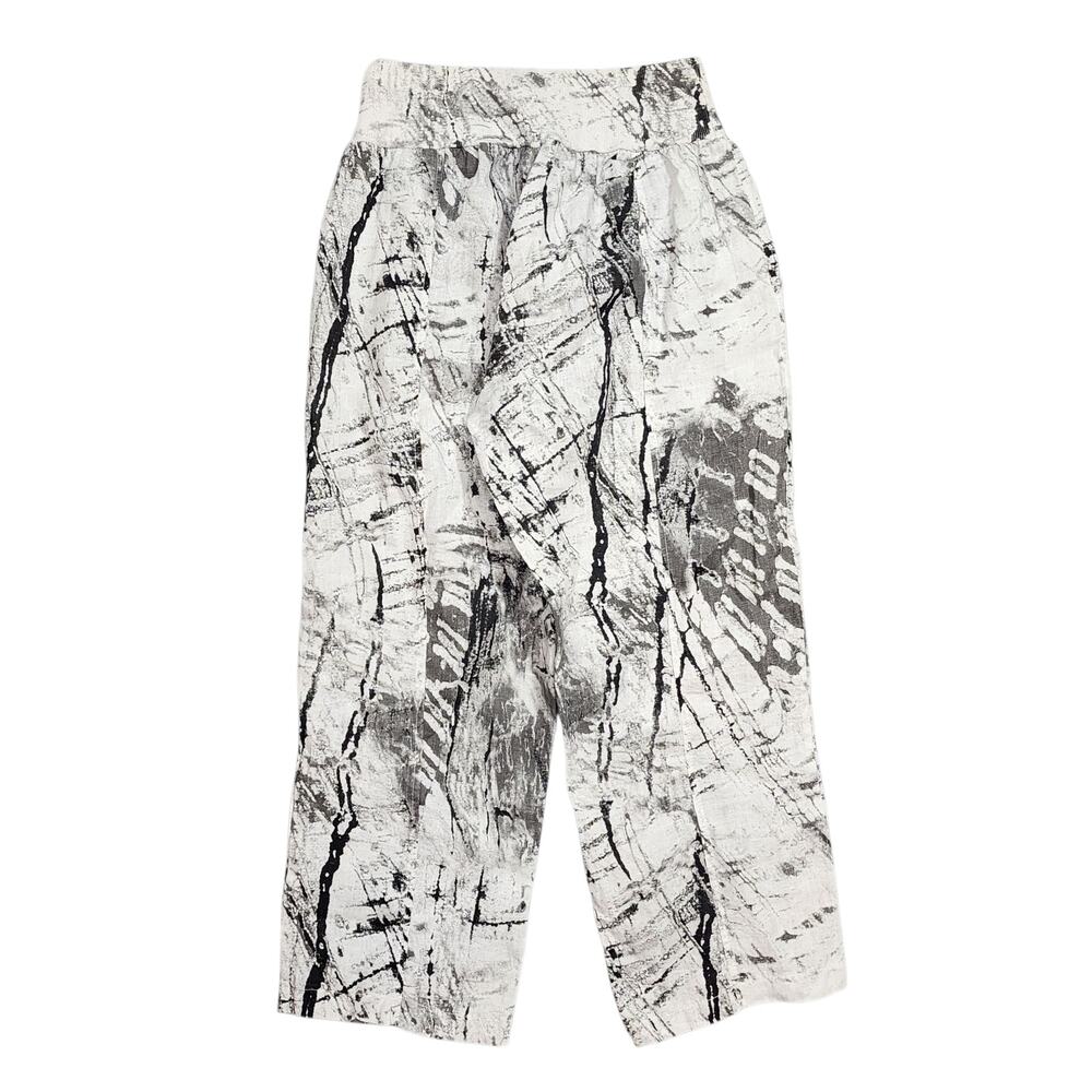 Women's Black & White Marble Print Cropped Pants